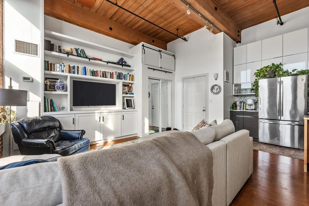 320 West 2nd St, South Boston