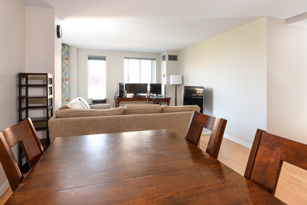 950 Massachusetts Ave, Riverside