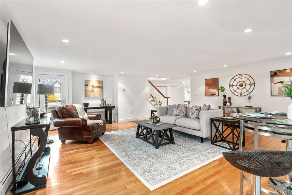 850 Dedham St, Newton