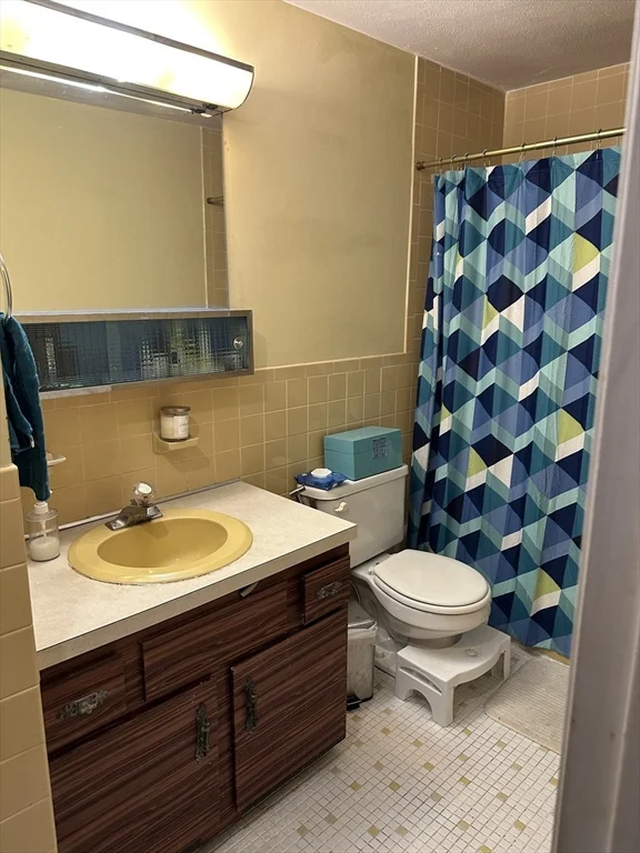 14 Williamsburg Ct, Shrewsbury