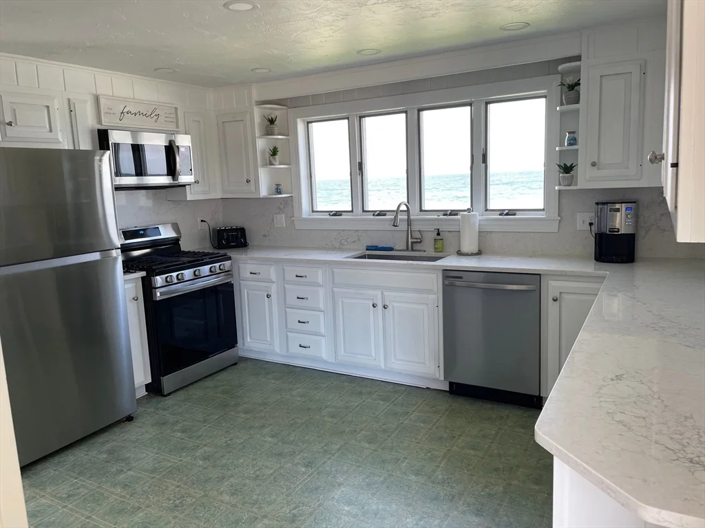 254 Foster Ave, Marshfield