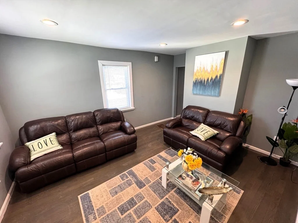 60 Cedar St, Waltham