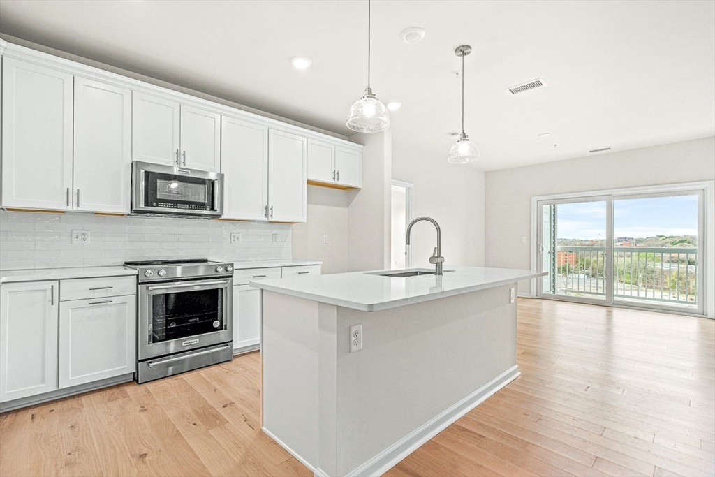 2 Stratton Dr, Woburn