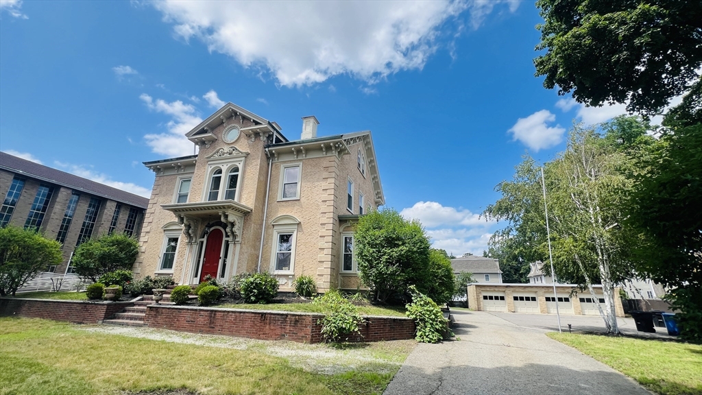 519 Main St, Waltham