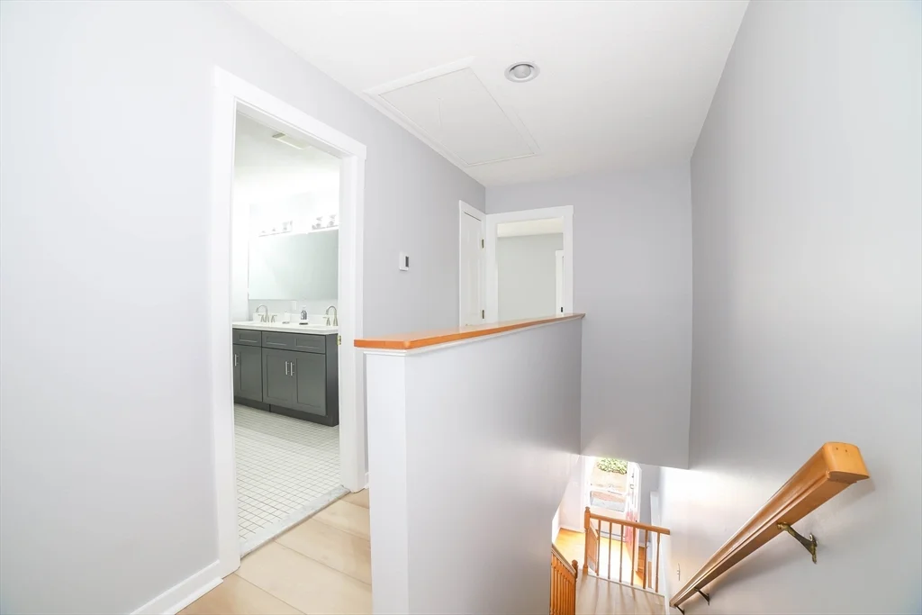 64 Camelot Dr, Tatnuck