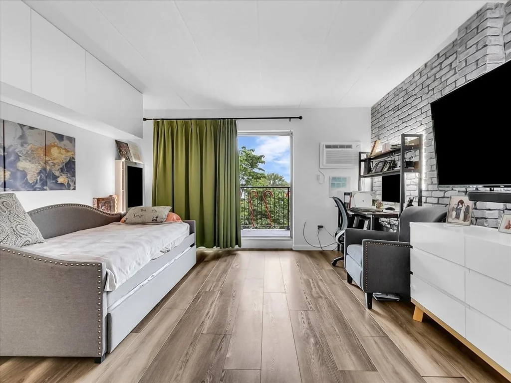 995 Massachusetts Ave, Arlington