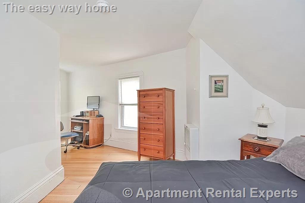 22 Dell St, East Somerville