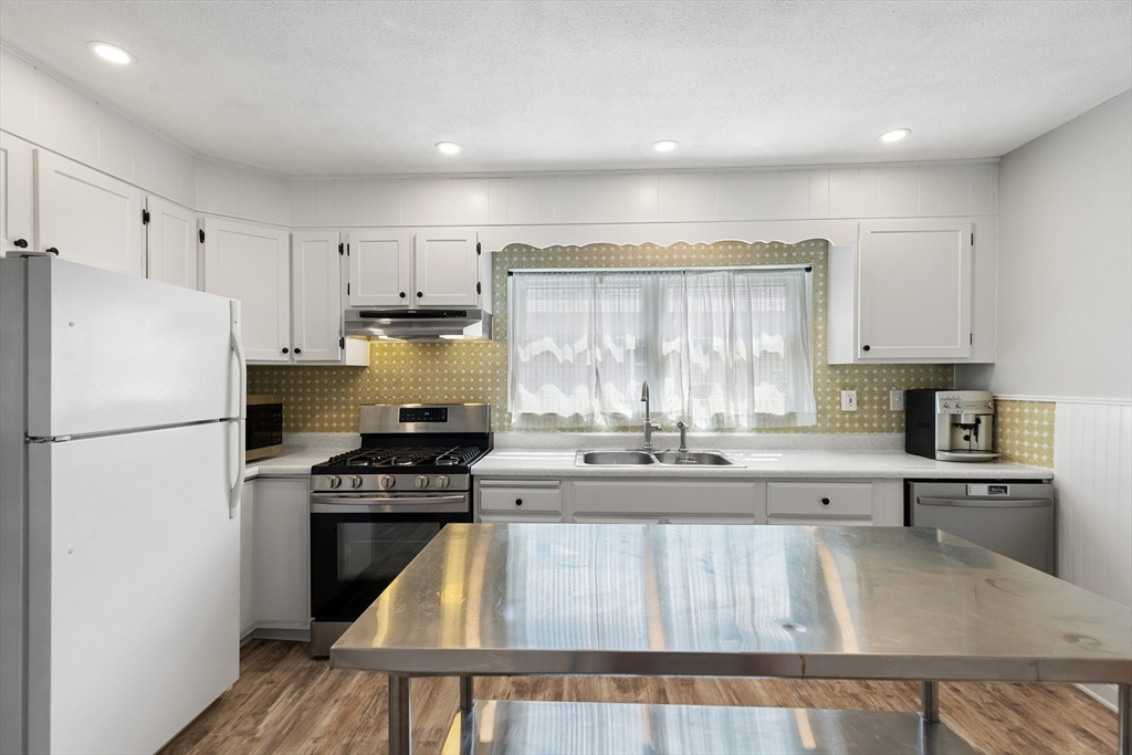 14 Corinthian Rd, Tufts