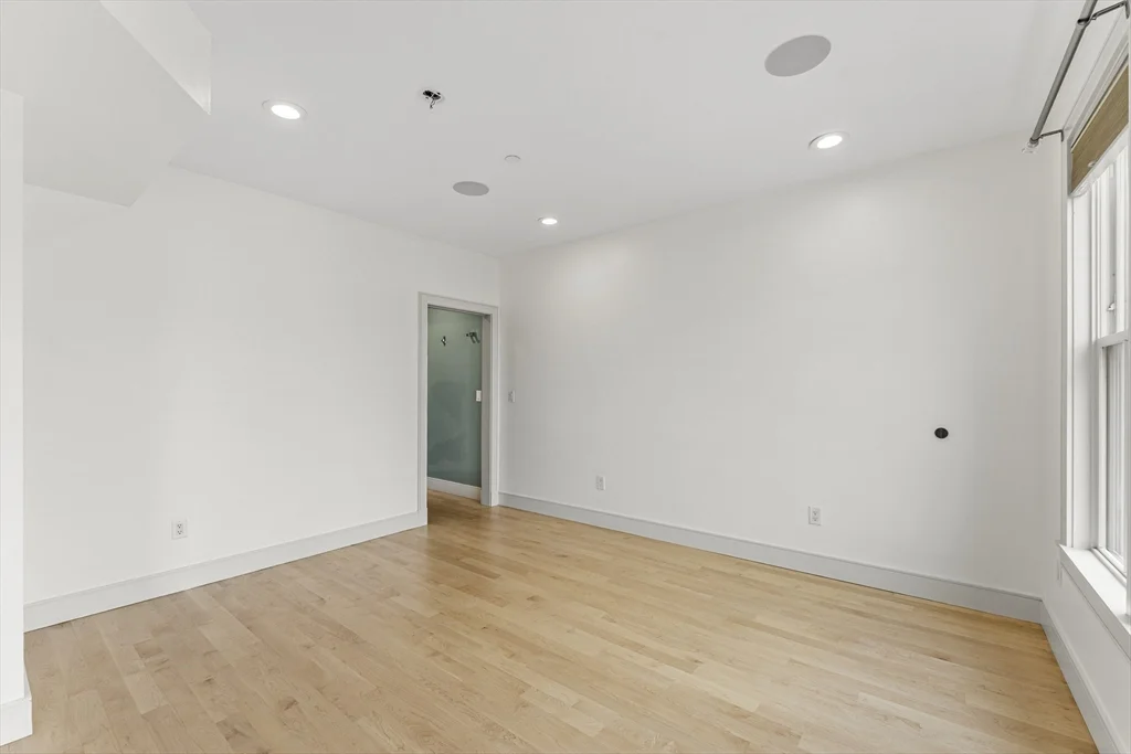 542 Dorchester Ave, South Boston