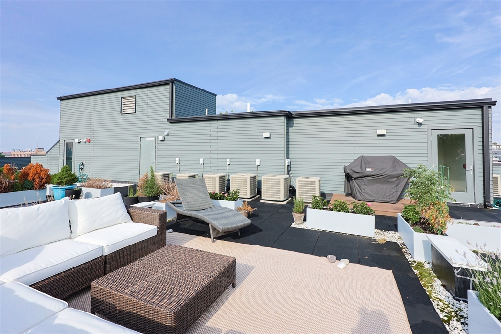 537 E 1st, South Boston