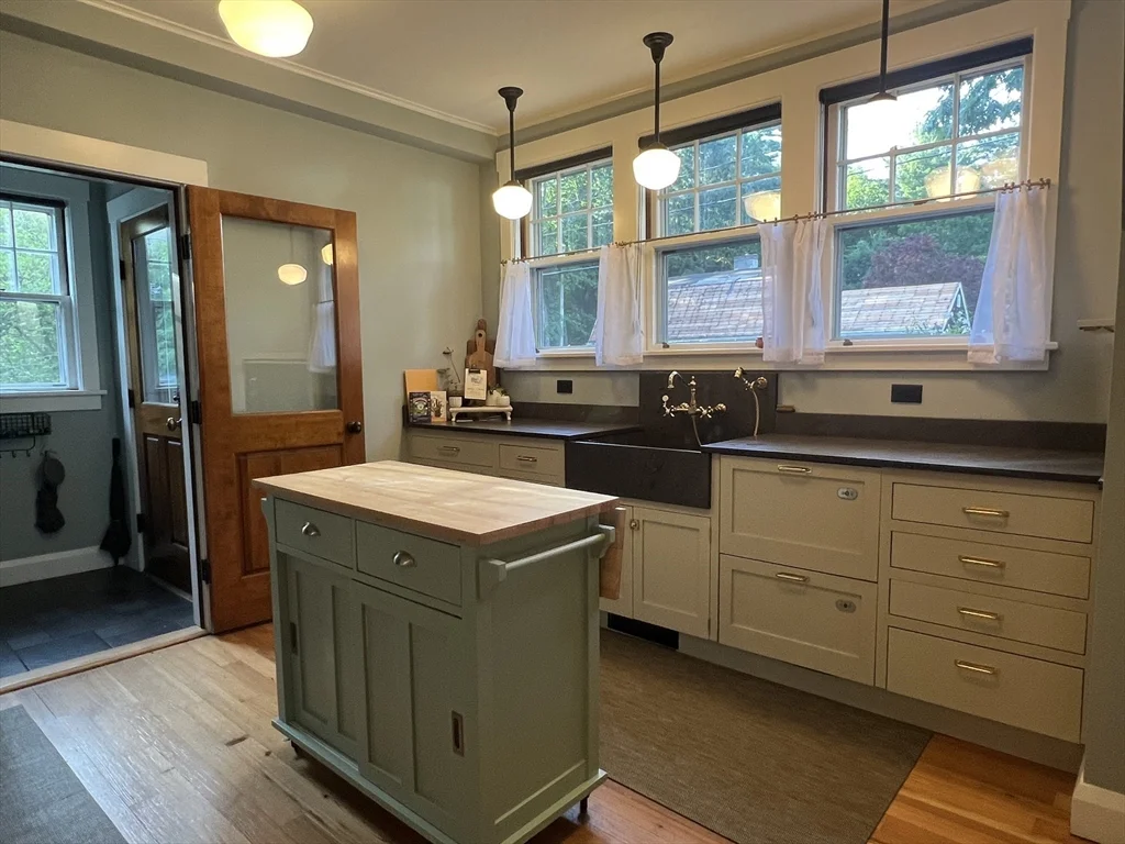 211 Forest St, Winchester