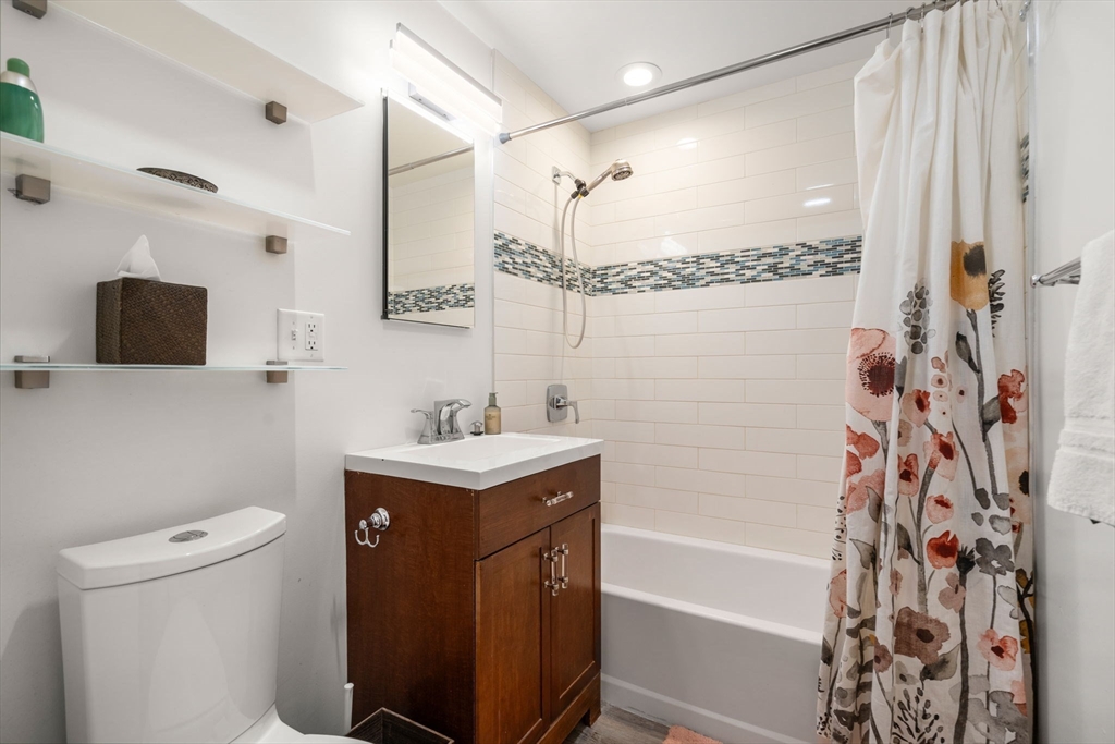 32 Whites Ave, Watertown