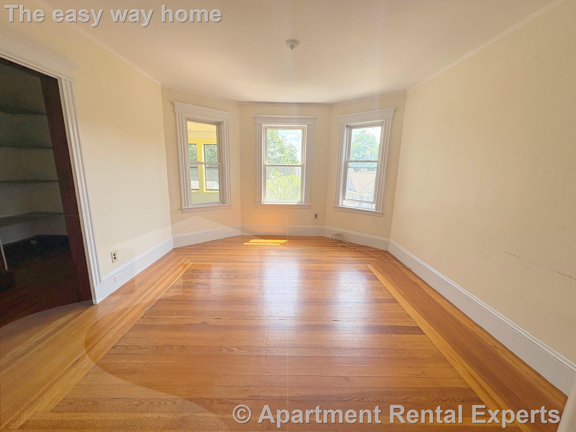 50 Oxford Ave, Belmont Line