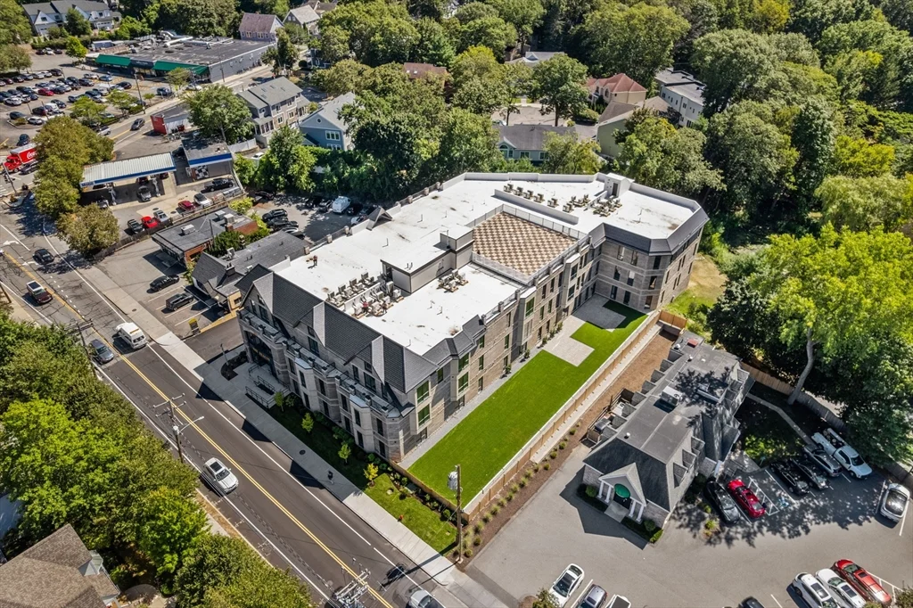 1114 Beacon St, Newton Center