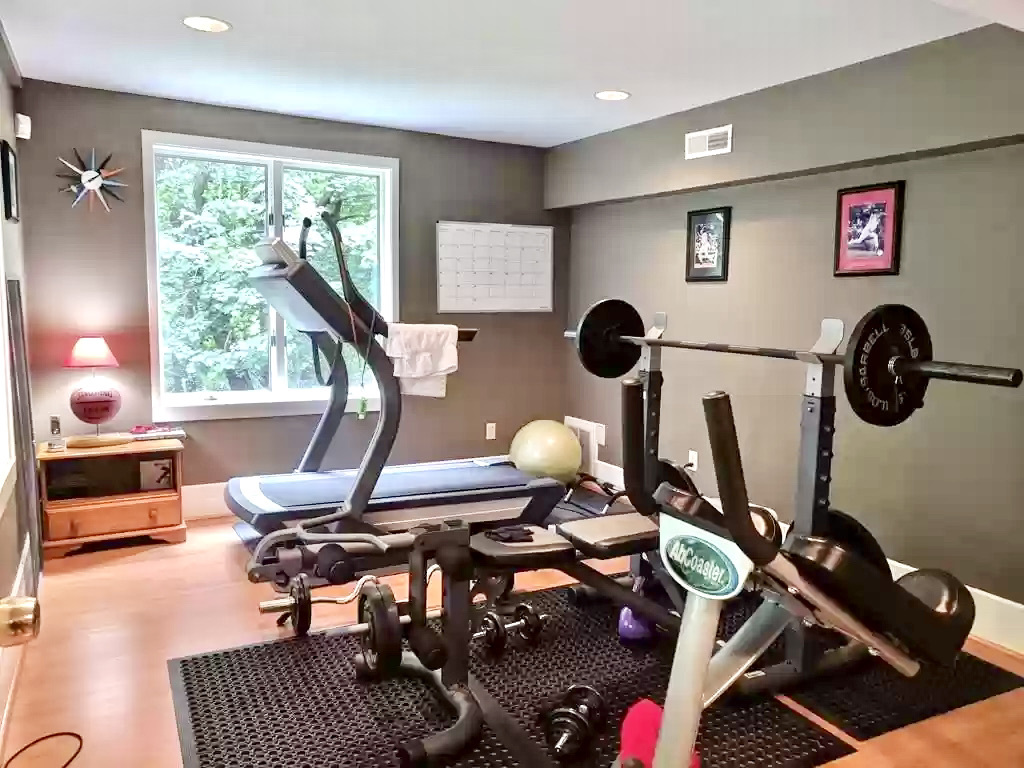 253 Nahanton St, Oak Hill