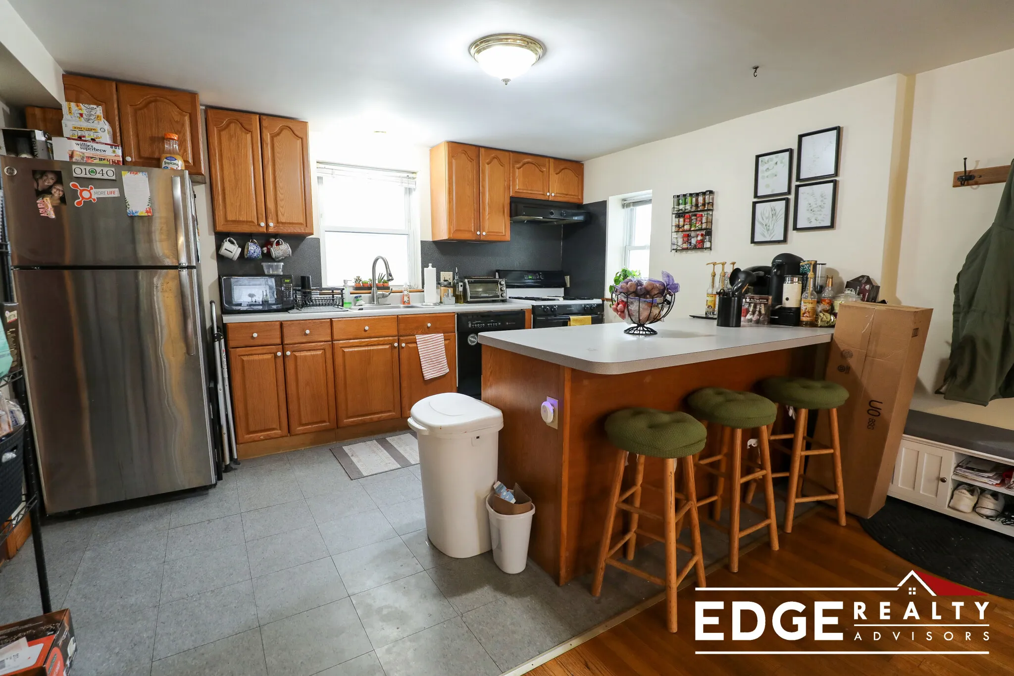 551 Washington St, Oak Square