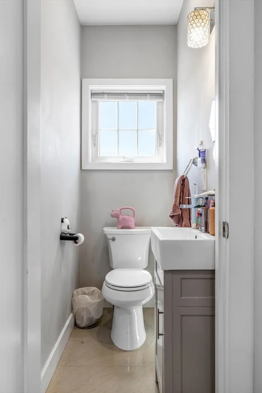 8 W Bellflower St, Dorchester