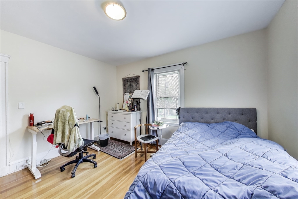 129 Oxford Rd, Newton Center