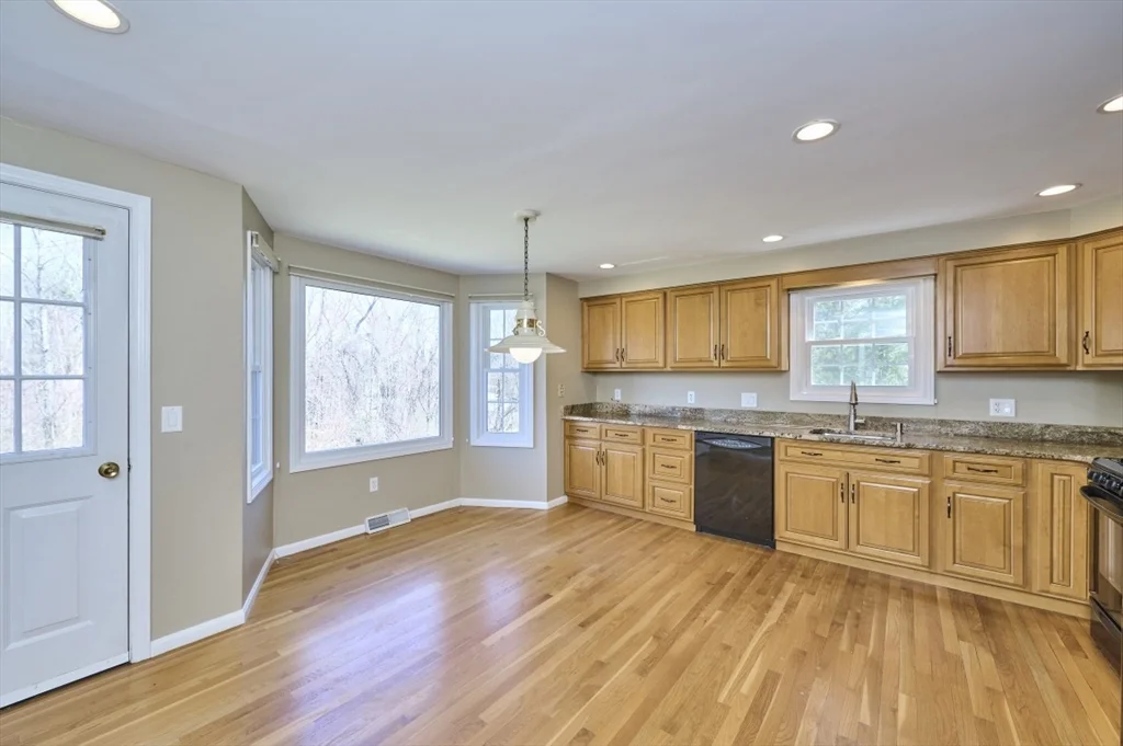 7 Gibbs Valley Path, Framingham