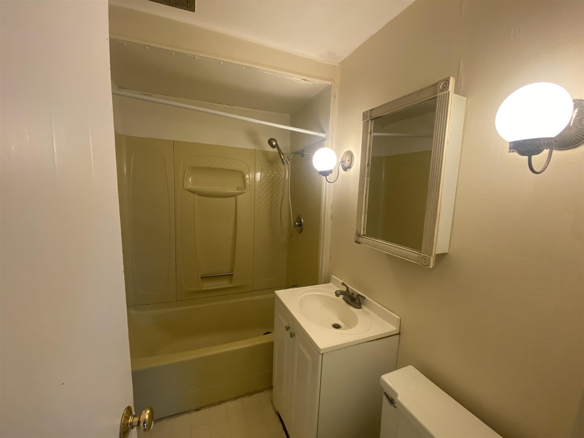 15 Corinthian Rd, Tufts