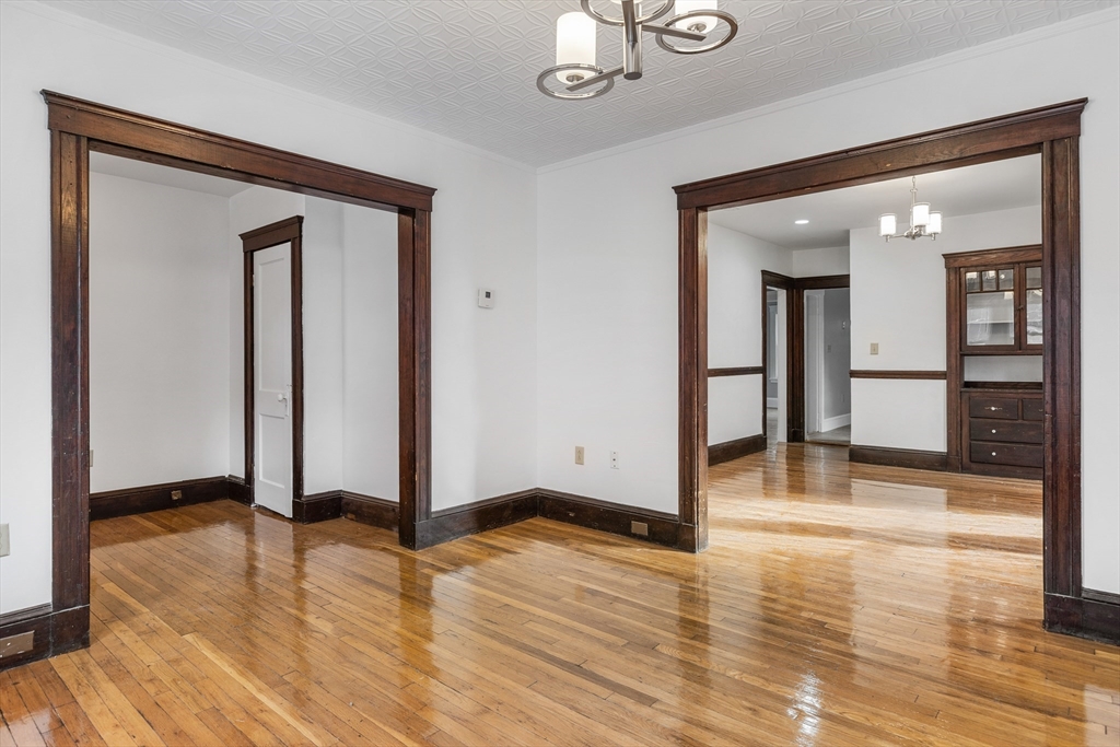 28 Sunset St, Mission Hill