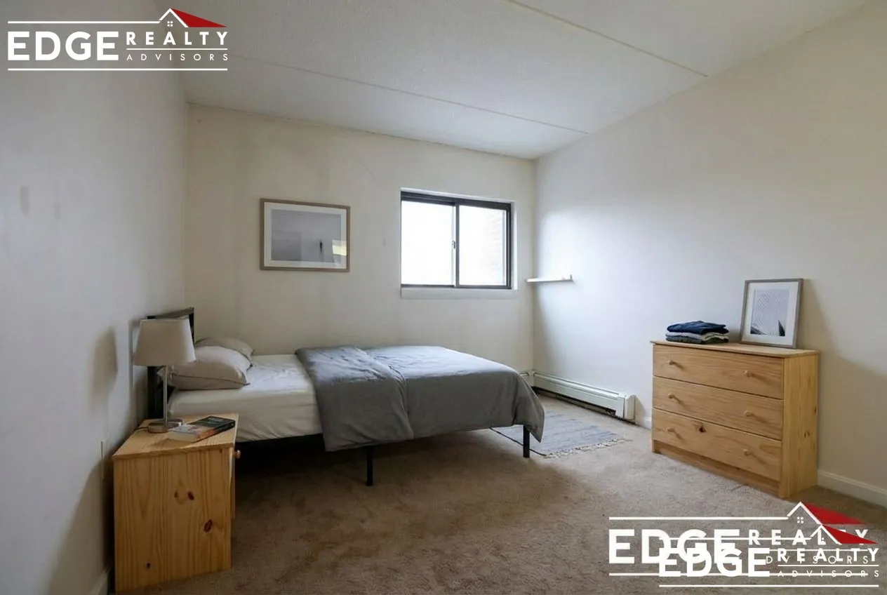 12 Ellery Sq, Mid-Cambridge