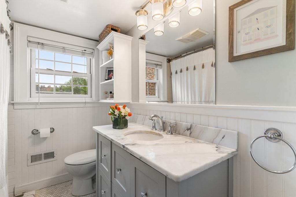 121 Main St, Charlestown