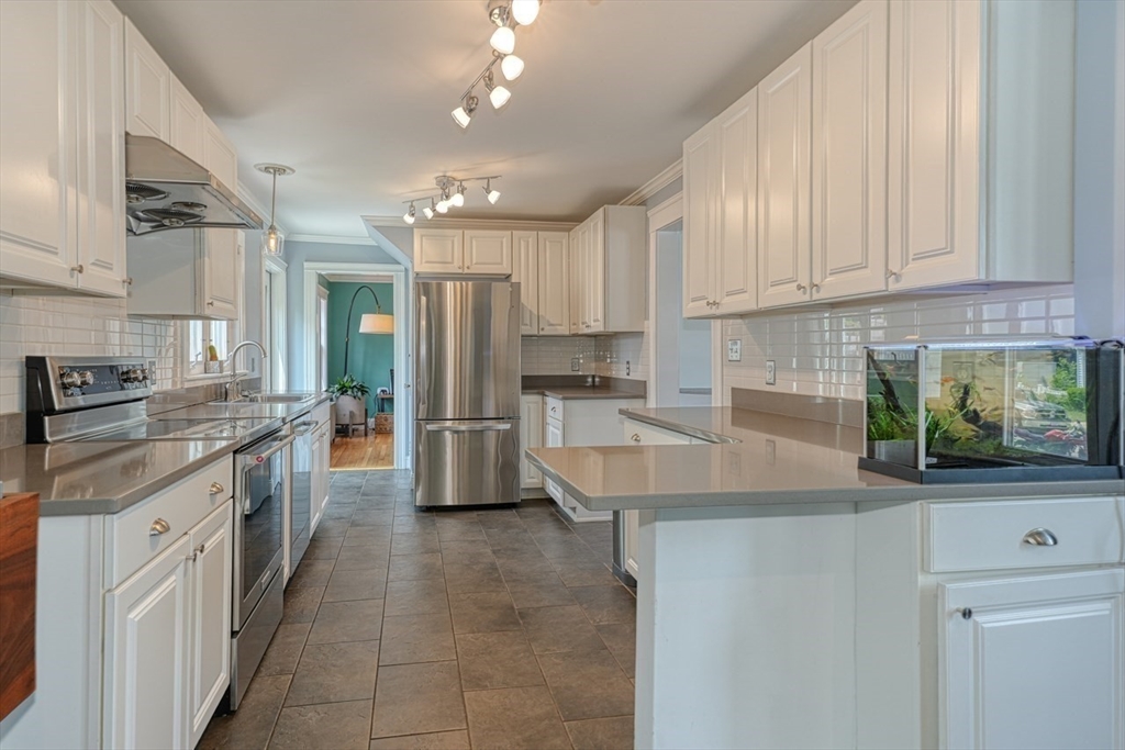 85 Roosevelt Rd, Medford