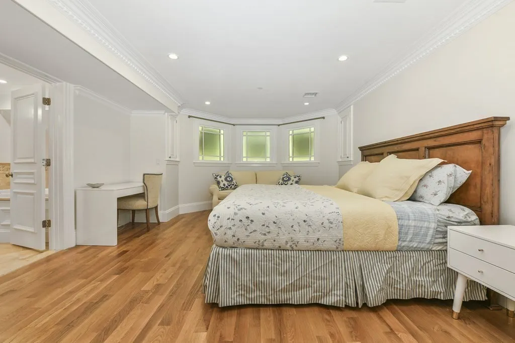 447 Beacon St, Back Bay