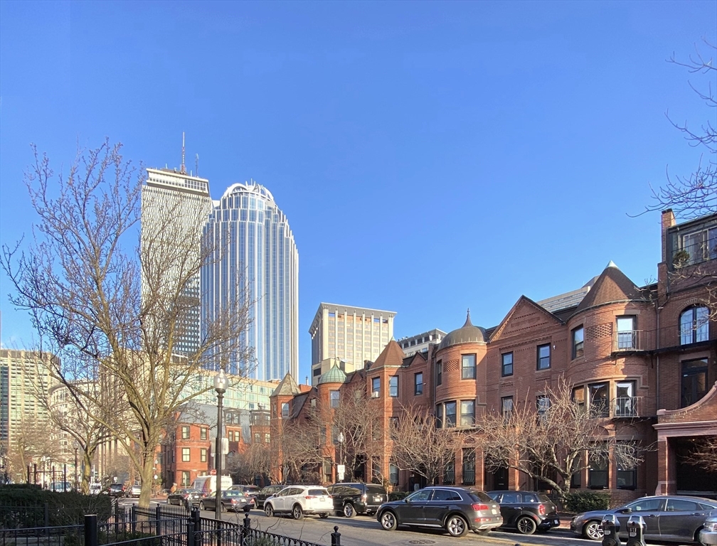 242 W Newton St, Back Bay