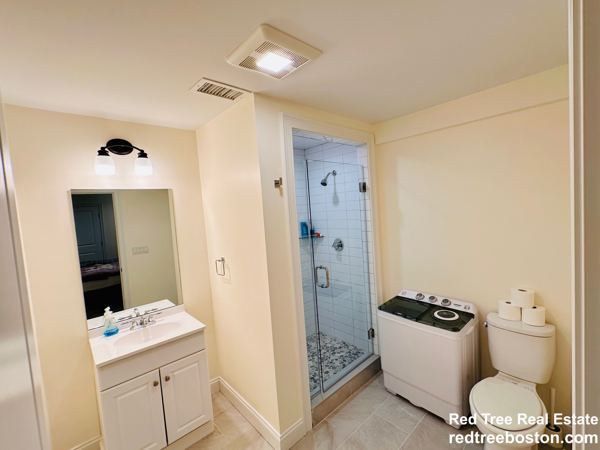 18 Senator Bolling Cir, Dorchester