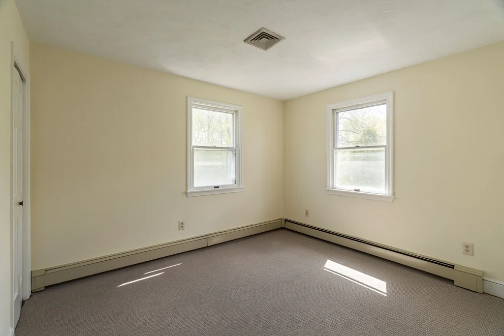 99 Garfield Ave, Woburn