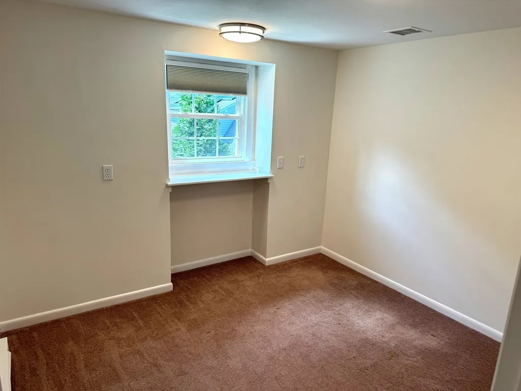 7 Briny Way, Long Beach