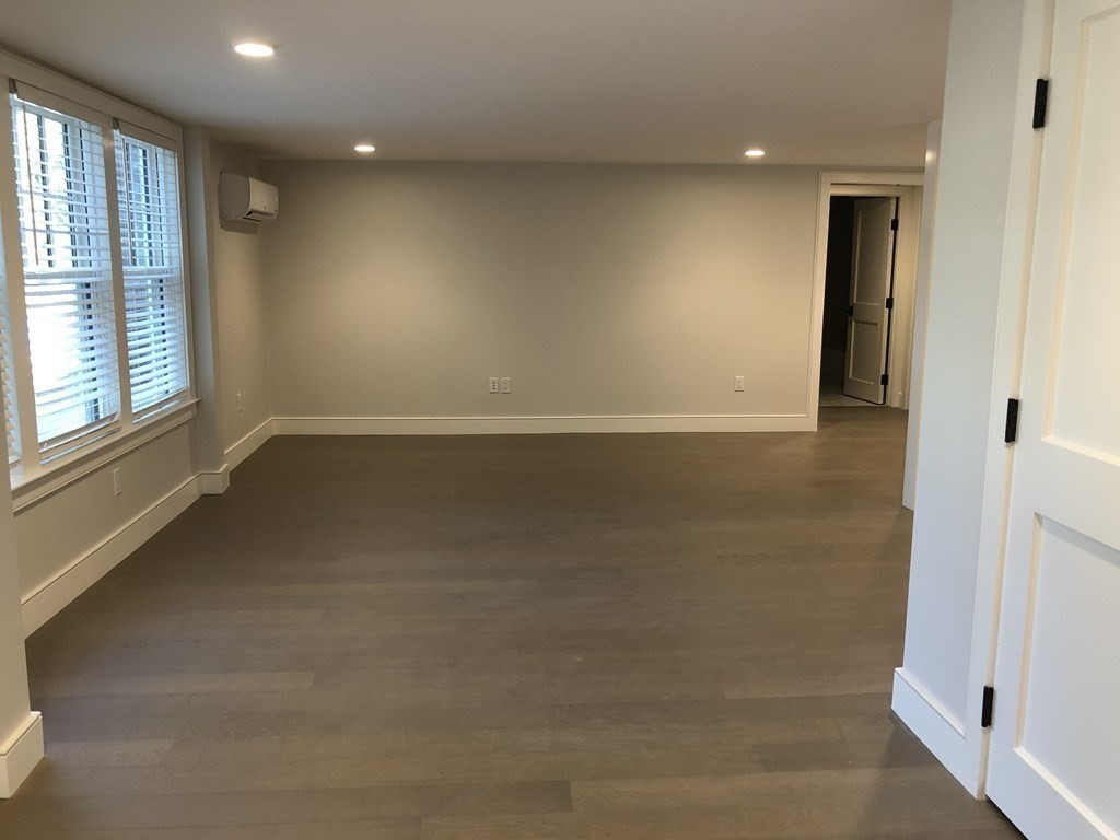 73 Chestnut St, Weston