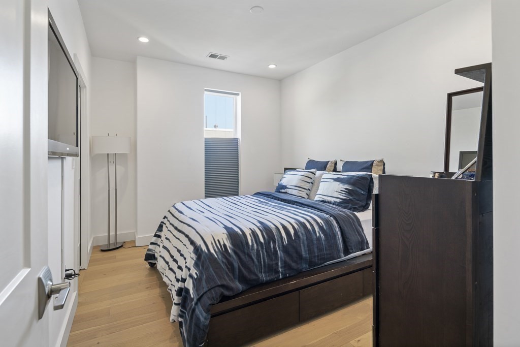 946 Saratgoa, East Boston