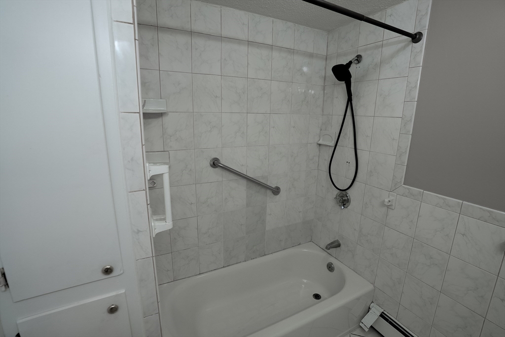 6 Hallmark Gardens, Burlington