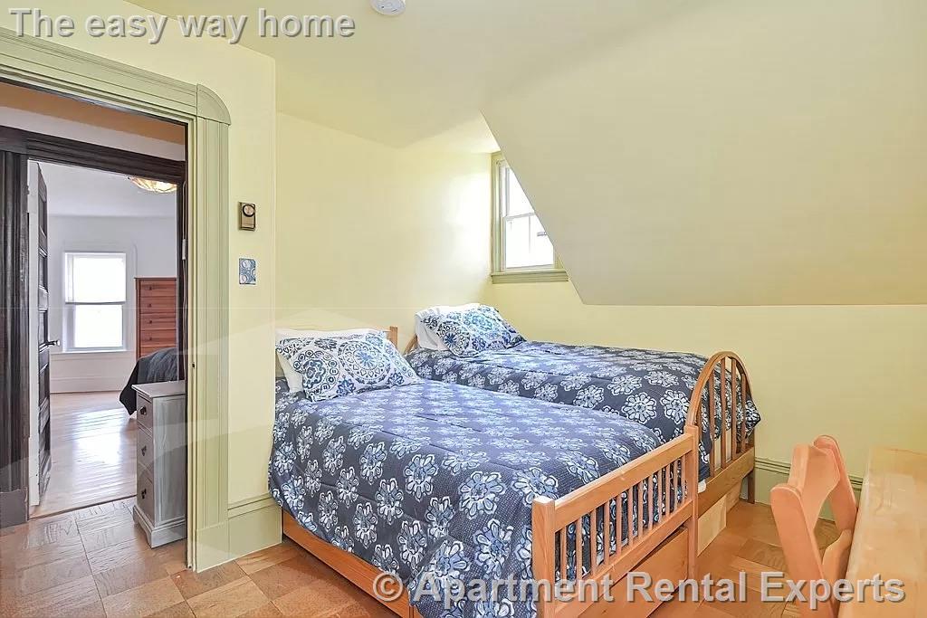 22 Dell St, East Somerville