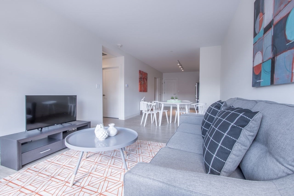 900 Beacon St, Fenway