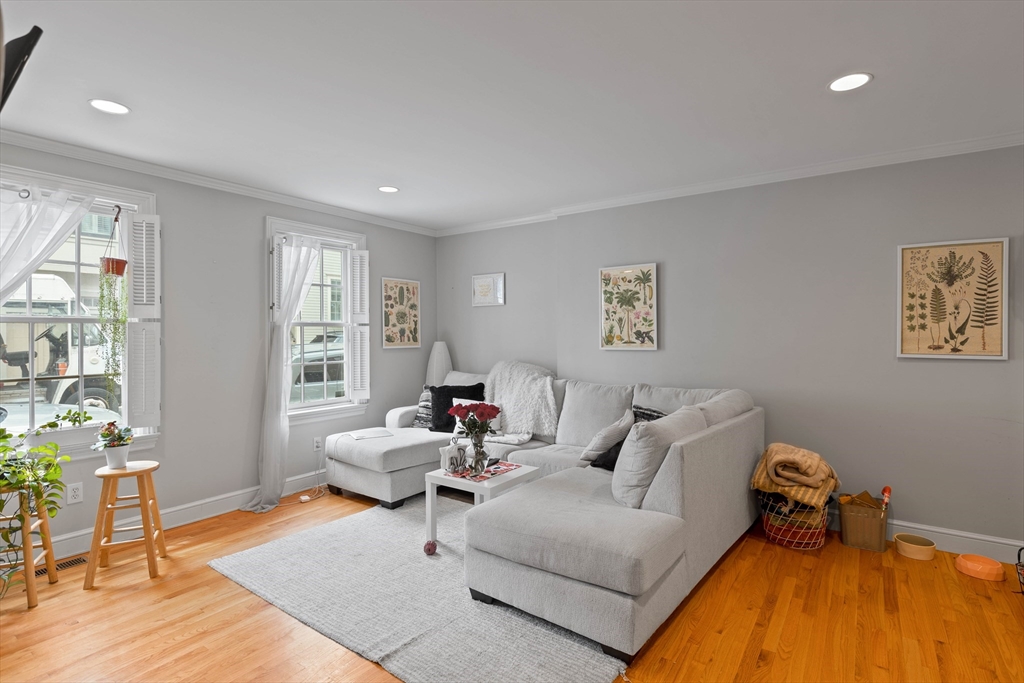 57 Bartlett St, Charlestown