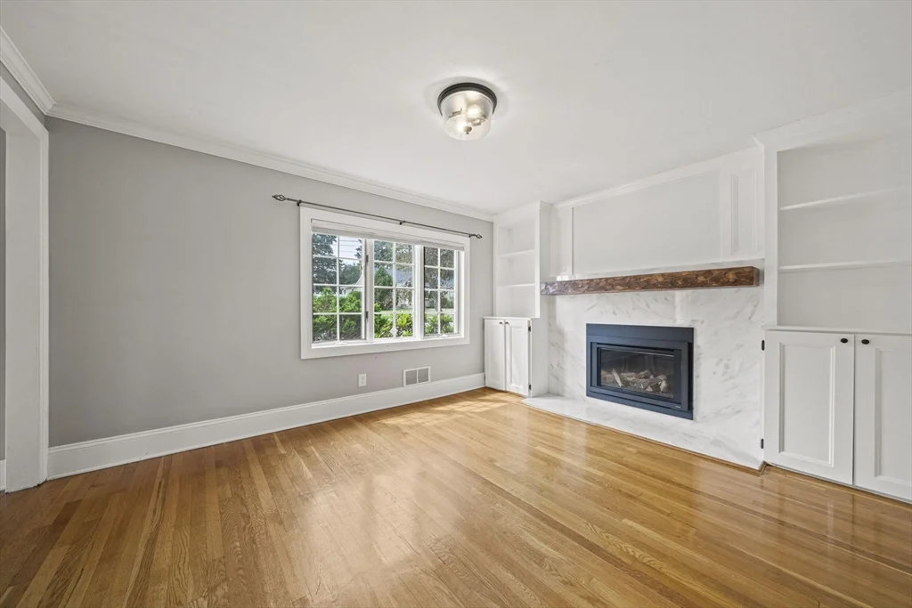 28 Hillside Ave, Stoneham