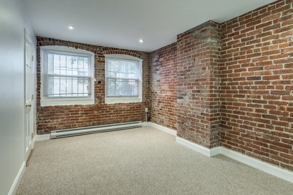 915 Beacon St, Fenway