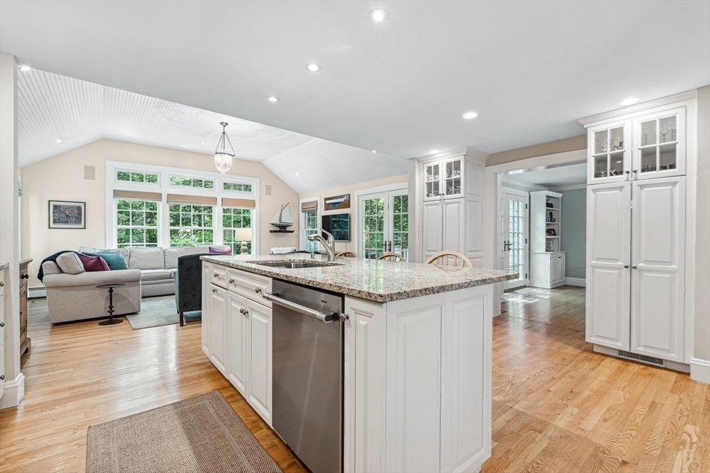 37 Tennyson Rd, Wellesley