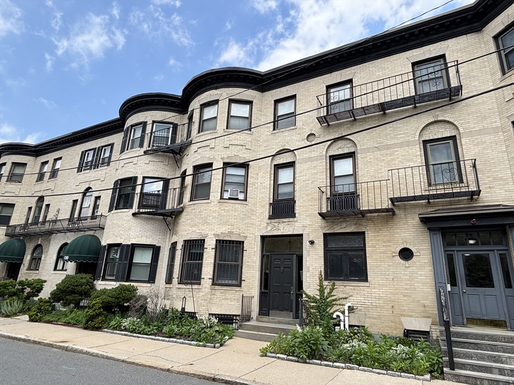 132 Saint Mary's St, Fenway