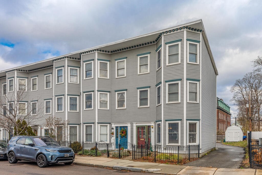 16 Roseclair St, Dorchester