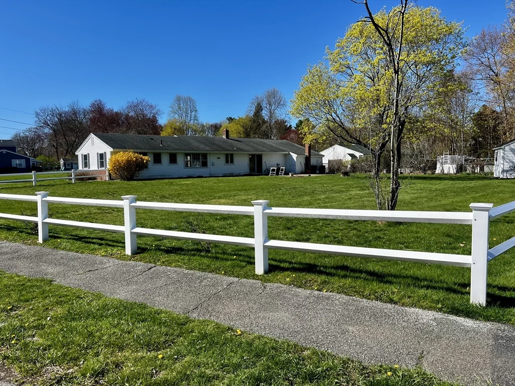 1 Perkins Rd, Danvers