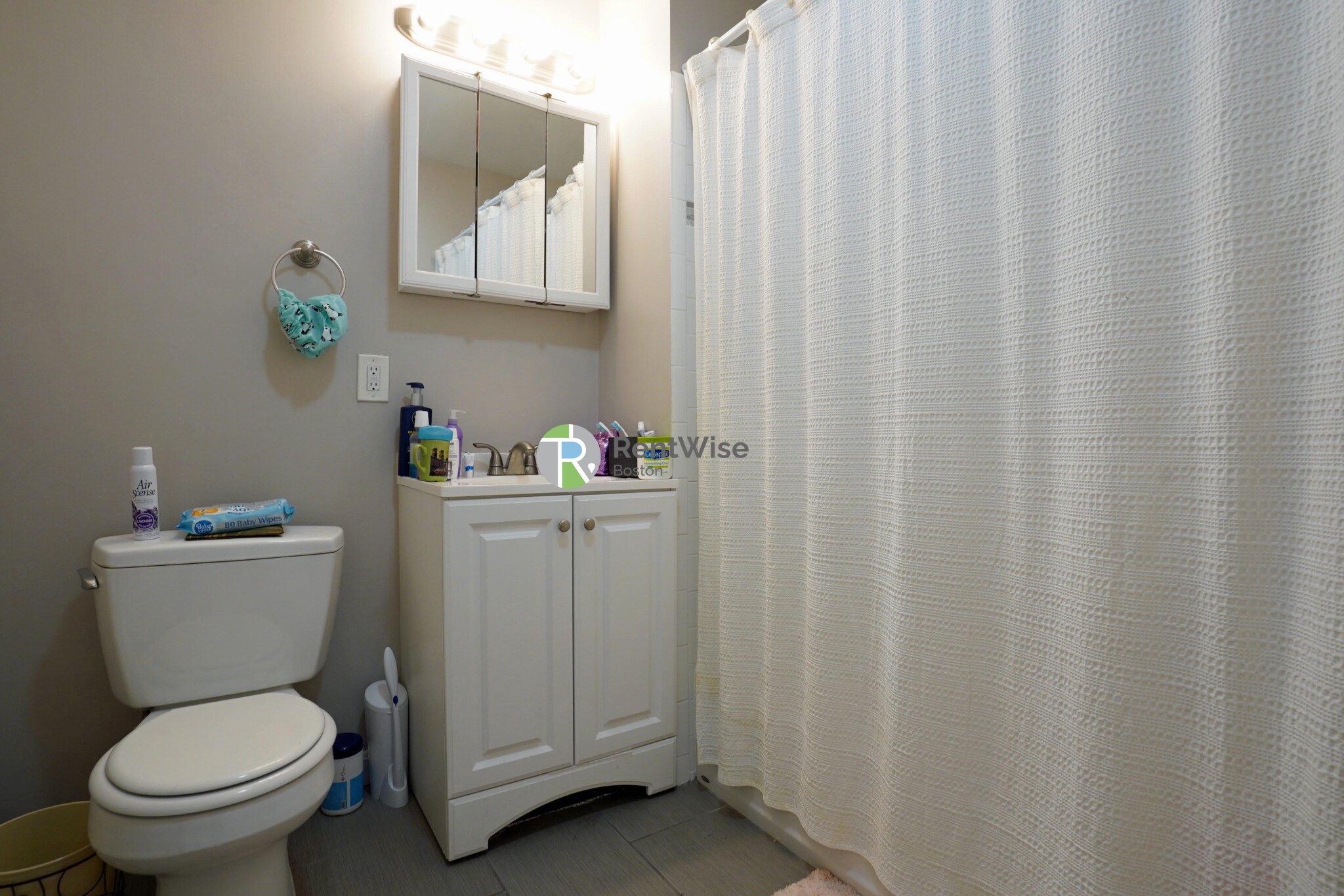 1055 Beacon St, Longwood