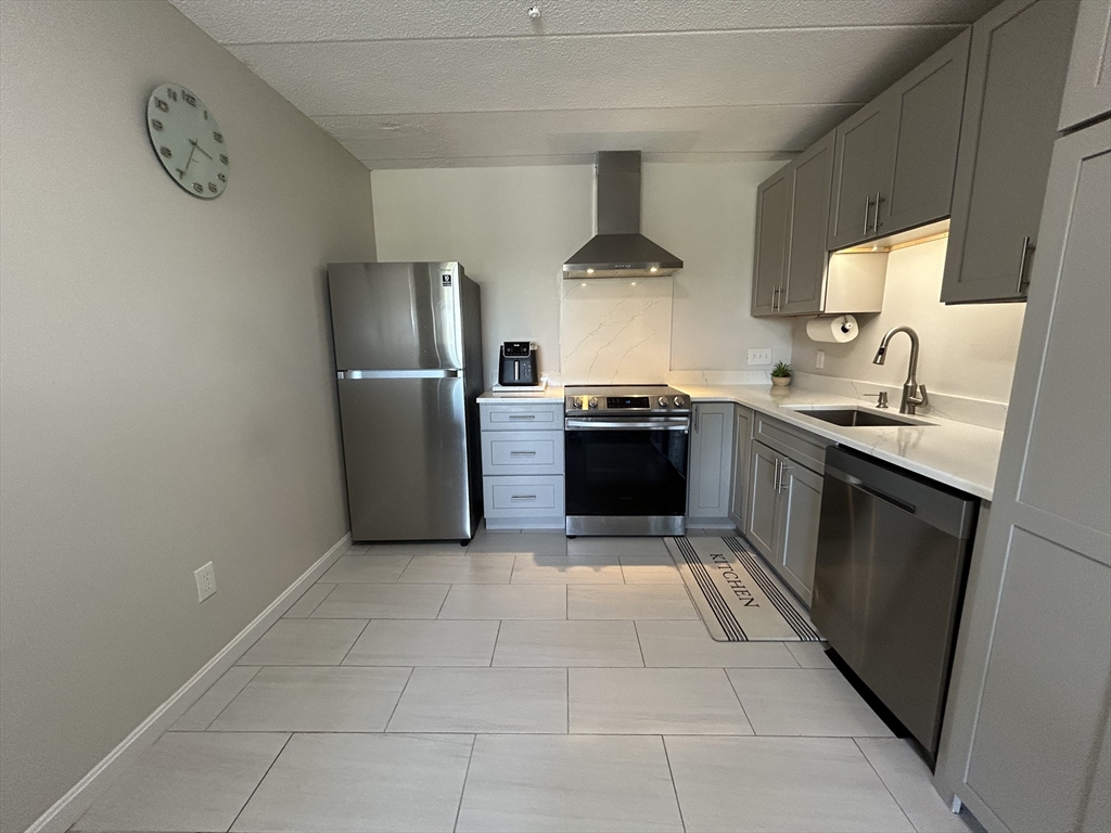 881 Broadway, Everett