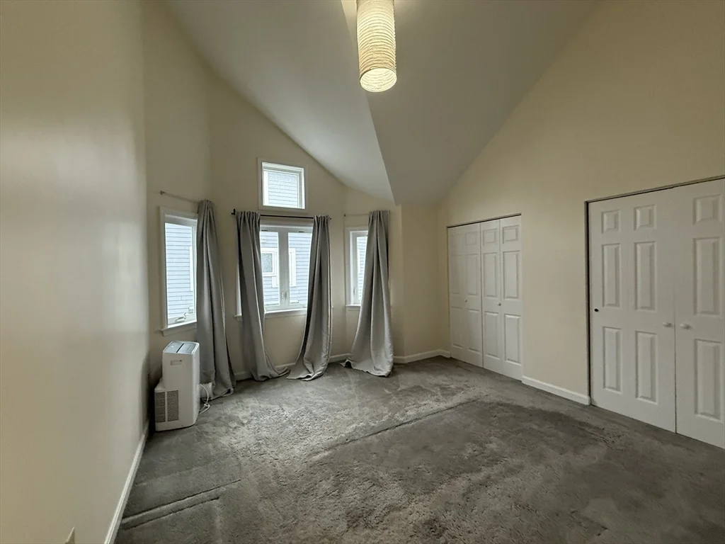 10 Rollins Ct, Central Square