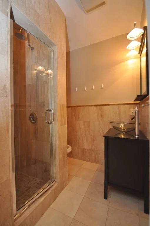 218 Newbury St, Back Bay