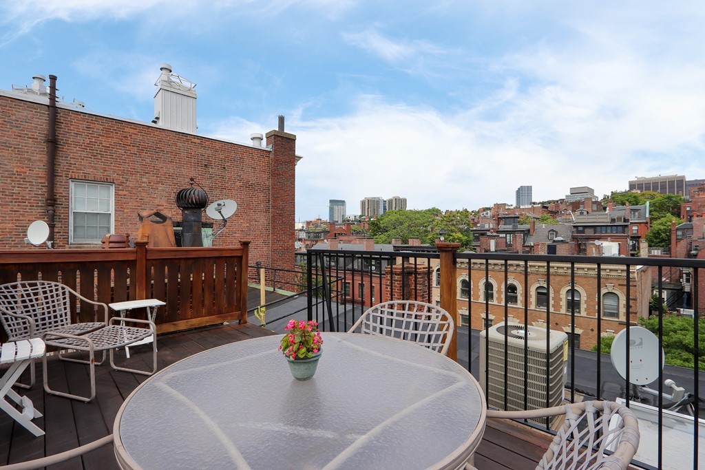 110 Charles St, Beacon Hill